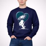 Snoopy Hugging Heart Philadelphia Eagles 3 Sweatshirt