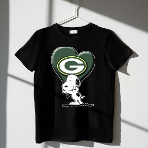 Snoopy Hugging Heart with Green Bay Packers 1 T Shirt