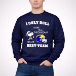 Snoopy I only roll with the Michigan Wolverines best team 3 Sweatshirt.jpg