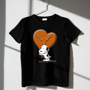 Snoopy Love Texas Longhorns Heart Snoopy Hug 1 T Shirt.jpg