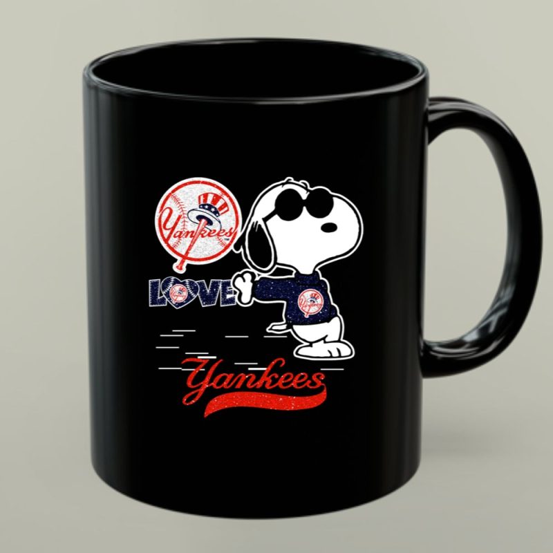 Snoopy Love Yankees 1 Mug.jpg