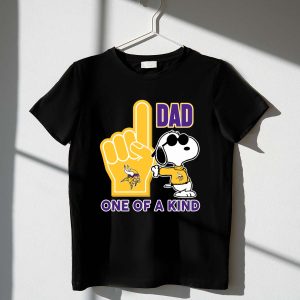 Snoopy Minnesota Vikings #1 Dad One Of A Kind Shirt