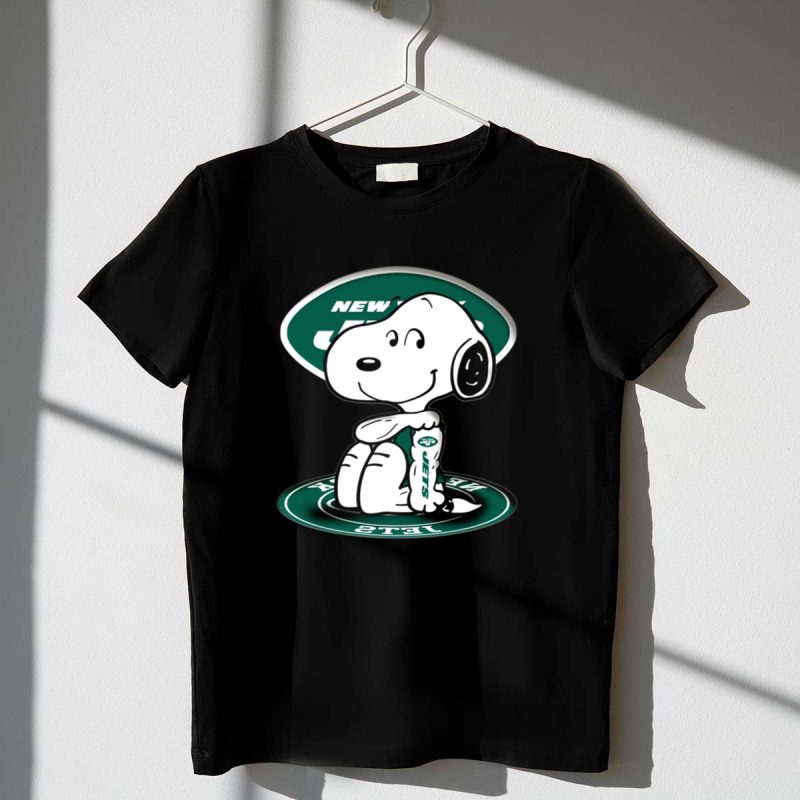Snoopy New York Jets Football Fan Sitting Pose 1 T Shirt
