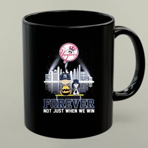 Snoopy New York Yankees Baseball Team Skyline Forever 1 mug.jpg