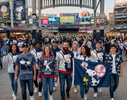 Snoopy New York Yankees Merchandise Banner