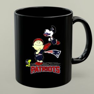 Snoopy Patriots Football New England Peanuts Characters 1 mug.jpg