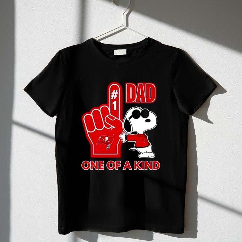 Snoopy Tampa Bay Buccaneers 1 Dad One Of A Kind 1 T Shirt