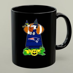 Snoopy Witch And Woodstock Halloween New England Patriots Logo Pumpkin Scene 1 mug.jpg