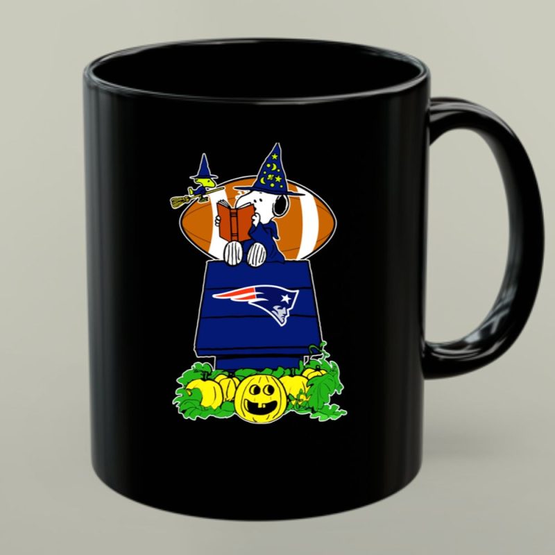 Snoopy Witch And Woodstock Halloween New England Patriots Logo Pumpkin Scene 1 Mug.jpg