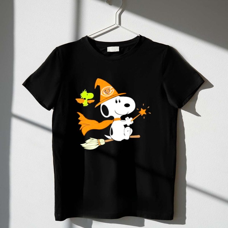 Snoopy Witch Chicago Bears Halloween Flying Broomstick Woodstock 1 T Shirt