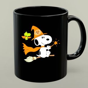 Snoopy Witch Chicago Bears Halloween Flying Broomstick Woodstock 1 mug.jpg