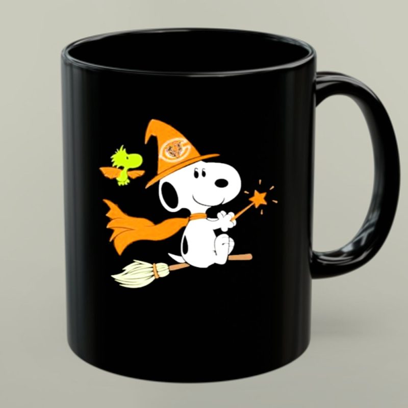 Snoopy Witch Chicago Bears Halloween Flying Broomstick Woodstock 1 Mug.jpg