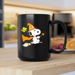 Snoopy Witch Chicago Bears Halloween Flying Broomstick Woodstock 2 mug.jpg