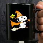 Snoopy Witch Chicago Bears Halloween Flying Broomstick Woodstock 3 mug.jpg