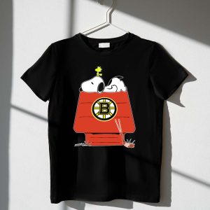 Snoopy Woodstock Boston Bruins Hockey Doghouse Collaboration Shirt