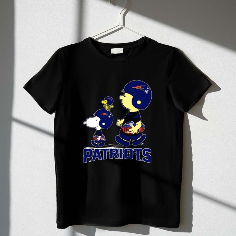 Snoopy Woodstock Charlie Brown Patriots Helmet New England Patriots 1 T Shirt