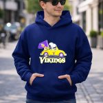 Snoopy Woodstock Driving Car with Vikings Flag Minnesota NFL 8 Hoodie