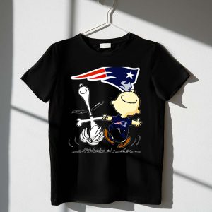 Snoopy and Charlie Brown Dancing with New England Patriots 1 T Shirt