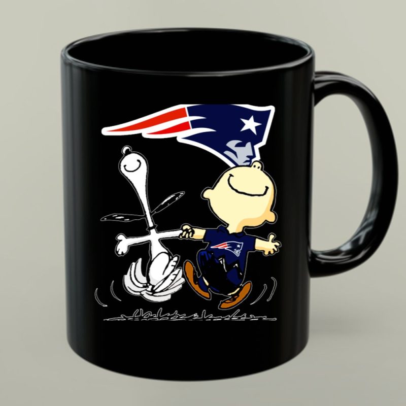 Snoopy And Charlie Brown Dancing With New England Patriots 1 Mug.jpg
