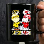 Snoopy and Charlie Brown Missouri Tigers x Kansas City Chiefs Skyline 3 mug.jpg