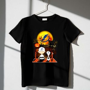 Snoopy And Charlie Brown Pumpkin Tampa Bay Lightning Halloween Moon Shirt
