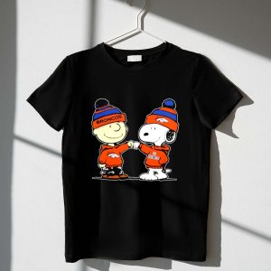 Snoopy and Charlie Brown Wear Clothing Broncos 1 T Shirt
