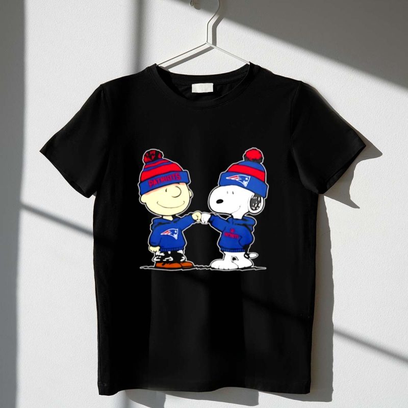 Snoopy And Charlie Brown Go New England Patriots 1 T Shirt