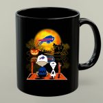 Snoopy and Charlie Brown watching Buffalo Bills halloween shirt 1 mug.jpg