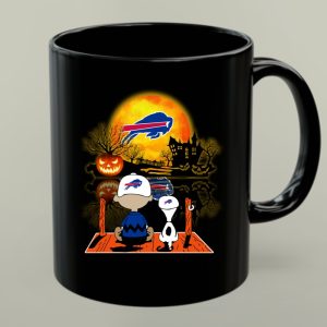 Snoopy and Charlie Brown watching Buffalo Bills halloween shirt 1 mug.jpg