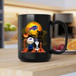 Snoopy and Charlie Brown watching Buffalo Bills halloween shirt 2 mug.jpg