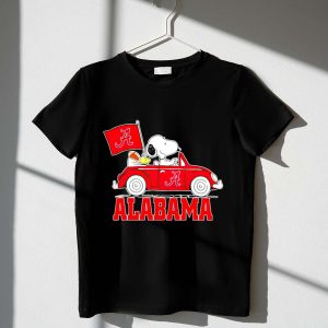Snoopy and Woodstock Driving Red Car Alabama Crimson Tide Flag 1 T Shirt