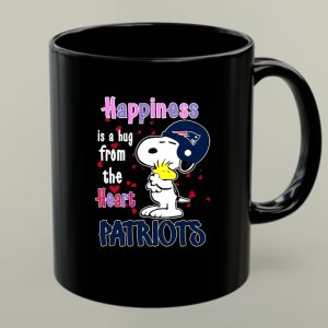 Snoopy and Woodstock happiness is a hug from the heart Patriots 1 mug.jpg