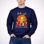Snoopy and friend Georgia Bulldogs football who lover Halloween and Blldogs 3 Sweatshirt.jpg
