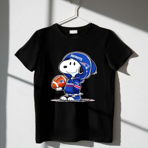 Snoopy Wears New England Patriots Football Shirt