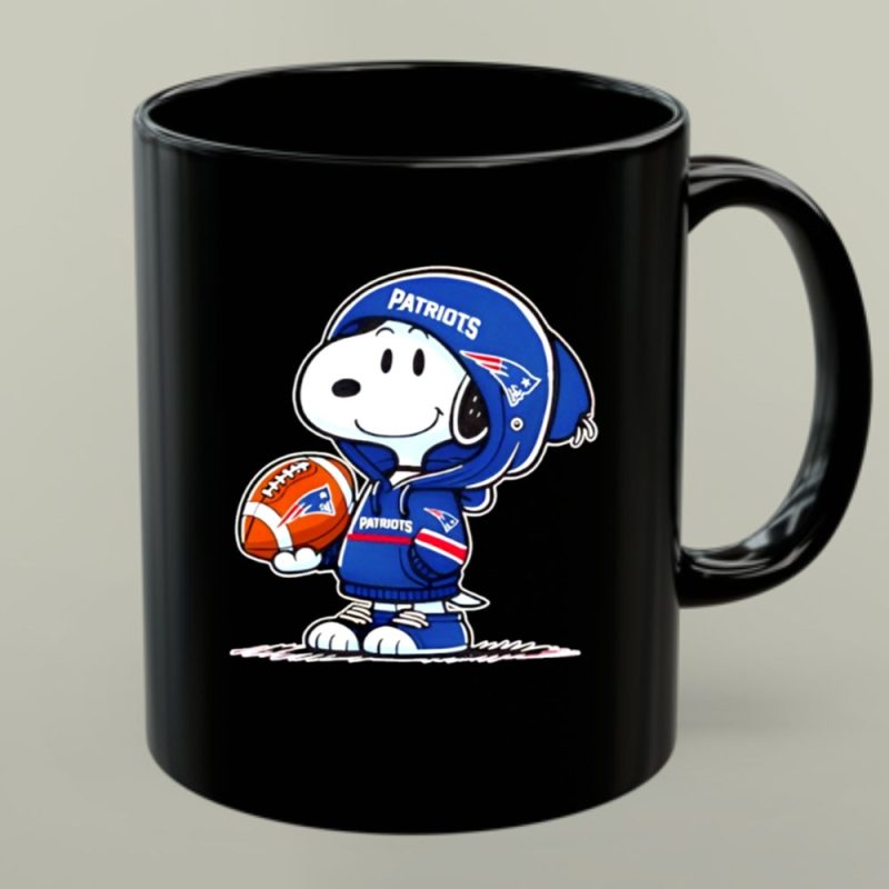Snoopy Wears New England Patriots Football 1 Mug.jpg