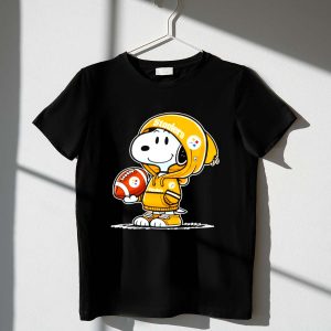 Snoopy Wears Pittsburgh Steelers Football Shirt