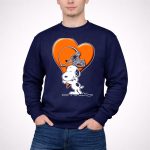Snp CLEVELAND BROWNS Snoopy Hugging Heart Football Helmet 3 Sweatshirt