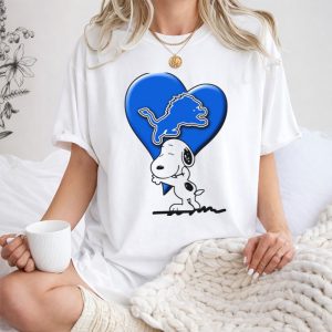 Snp DETROIT LIONS Blue Heart Snoopy Hugging Lion 1 T Shirt