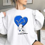 Snp DETROIT LIONS Blue Heart Snoopy Hugging Lion 9 Sweatshirt