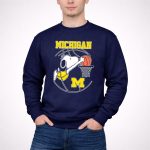 The Peanuts Snoopy Dunk Michigan Wolverines 3 Sweatshirt.jpg