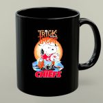 Trick Treat Snoopy Teams Kansas City Chiefs Halloween 1 mug.jpg