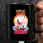 Trick Treat Snoopy Teams Kansas City Chiefs Halloween 3 mug.jpg