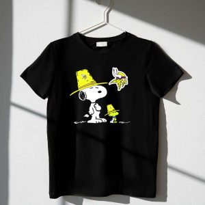 Vikings Snoopy And Woodstock Pilgrim Hats Nfl Mascot 1 T Shirt