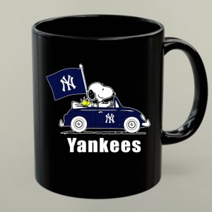 Yankees Snoopy Car New York Yankees Flag 1 mug.jpg