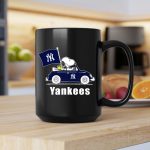 Yankees Snoopy Car New York Yankees Flag 2 mug.jpg